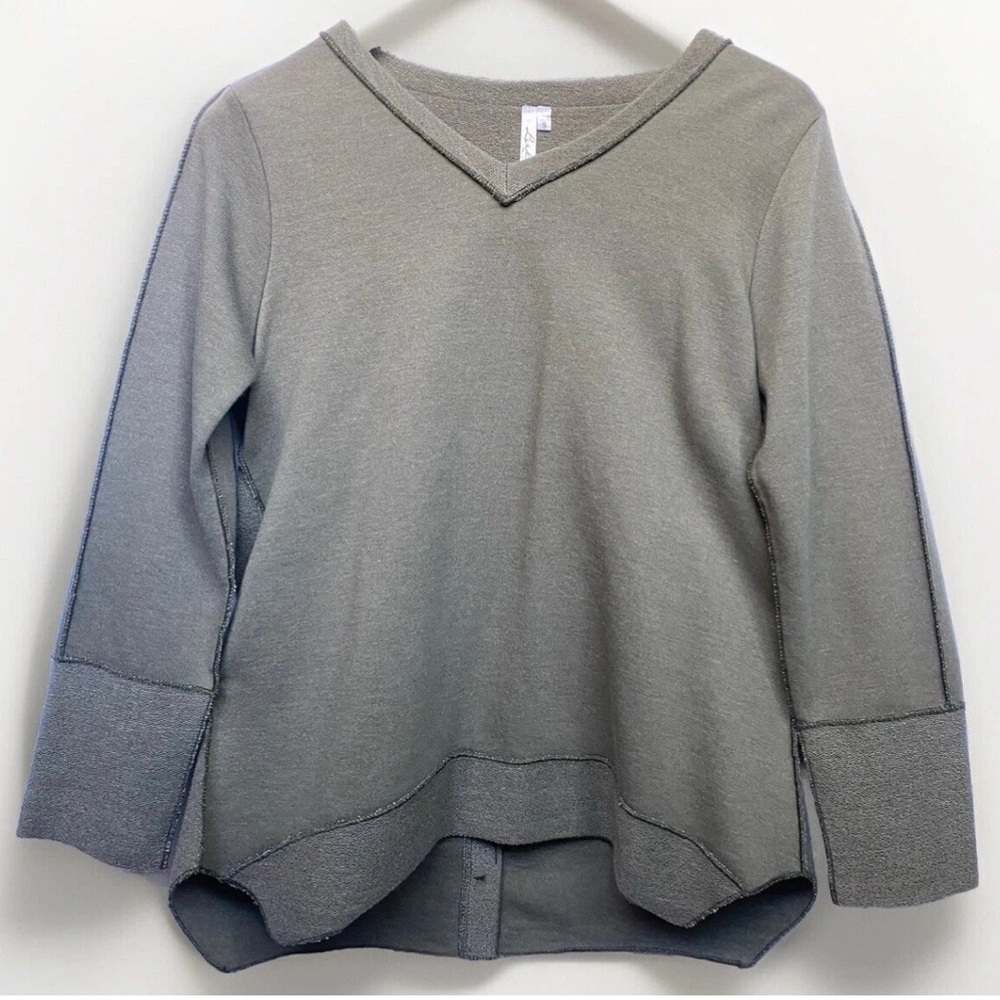 LULU B NWT Women’s Size S V Neck Sweater Sage Green